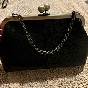 Black Kisslock Chain Clutch